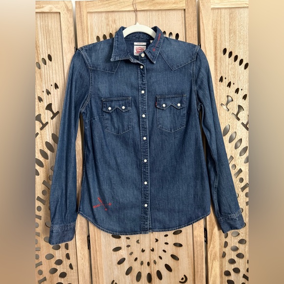 Levi’s Western Embroidered Denim Shirt “million miles away” - Picture 4 of 8